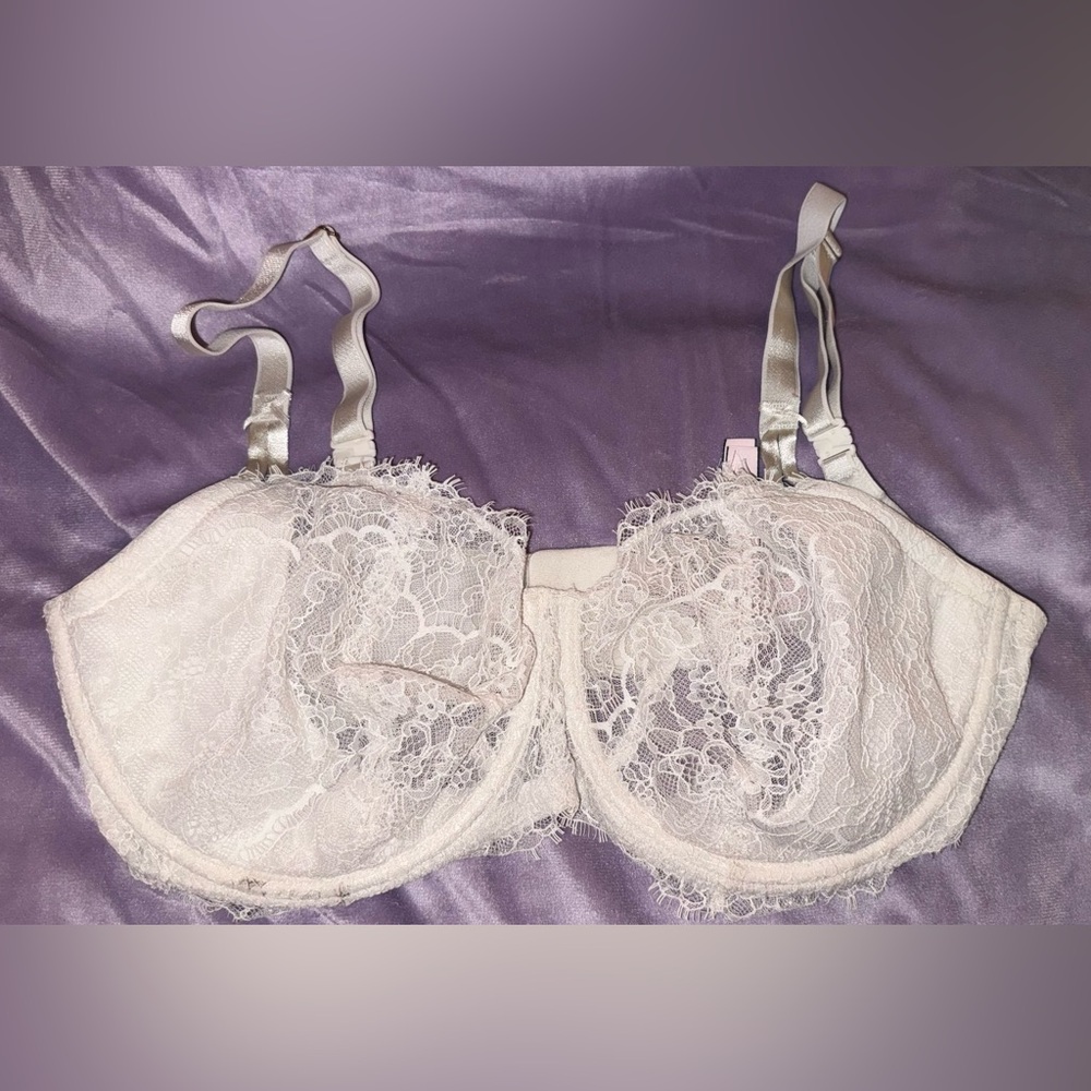 Victoria's Secret Lace Underwire Bra - Soft Cream